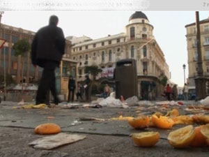 Огромные завалы мусора на улицах Мадрида встречают туристов