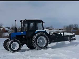 Зимняя уборка снега трактором в Видном