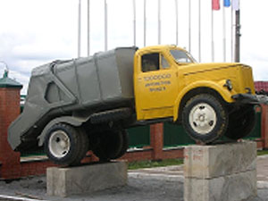 памятник мусоровозу в Туле