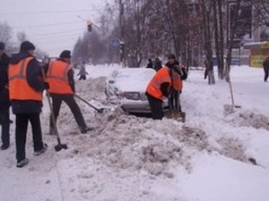 Ручная уборка снега в ЦАО Москвы