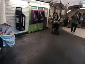 Парижское метро не блещет чистотой