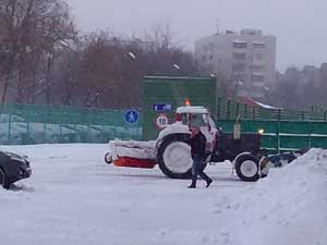 Зимняя уборка трактором